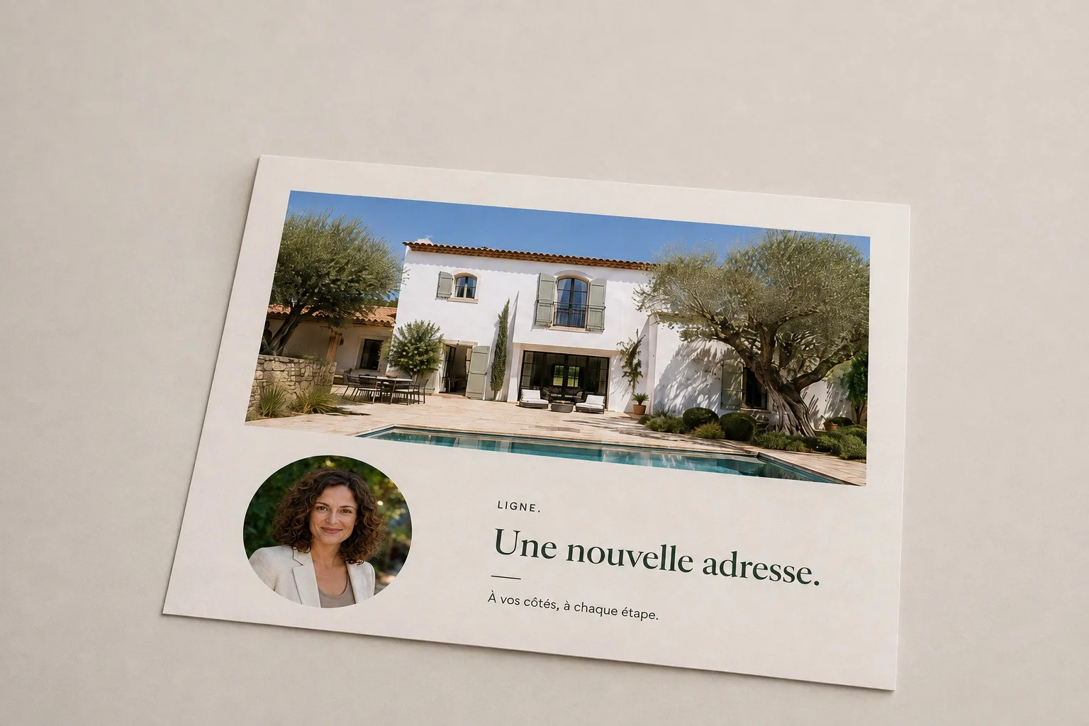 Brochure immobilière imprimée avec la photographie du bien